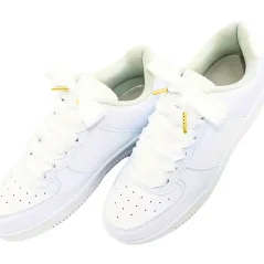 Saténové tkaničky se zlatými koncovkami