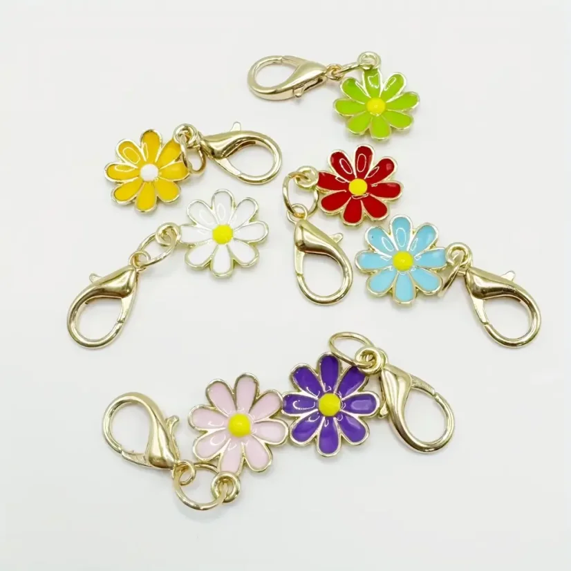 Přívěsky na tkaničky barevné kytičky