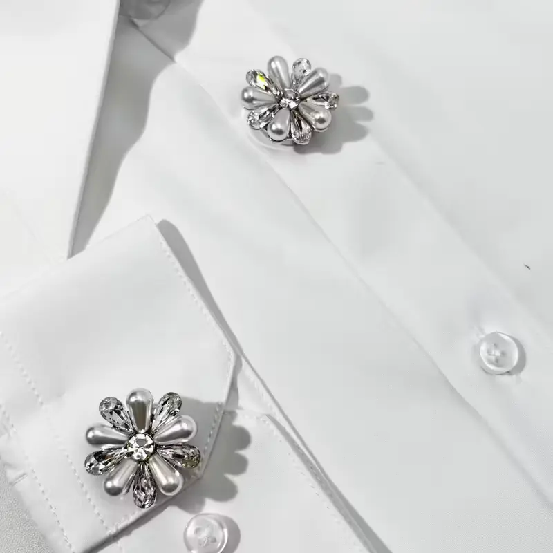 Krycí knoflík Stříbrný květ