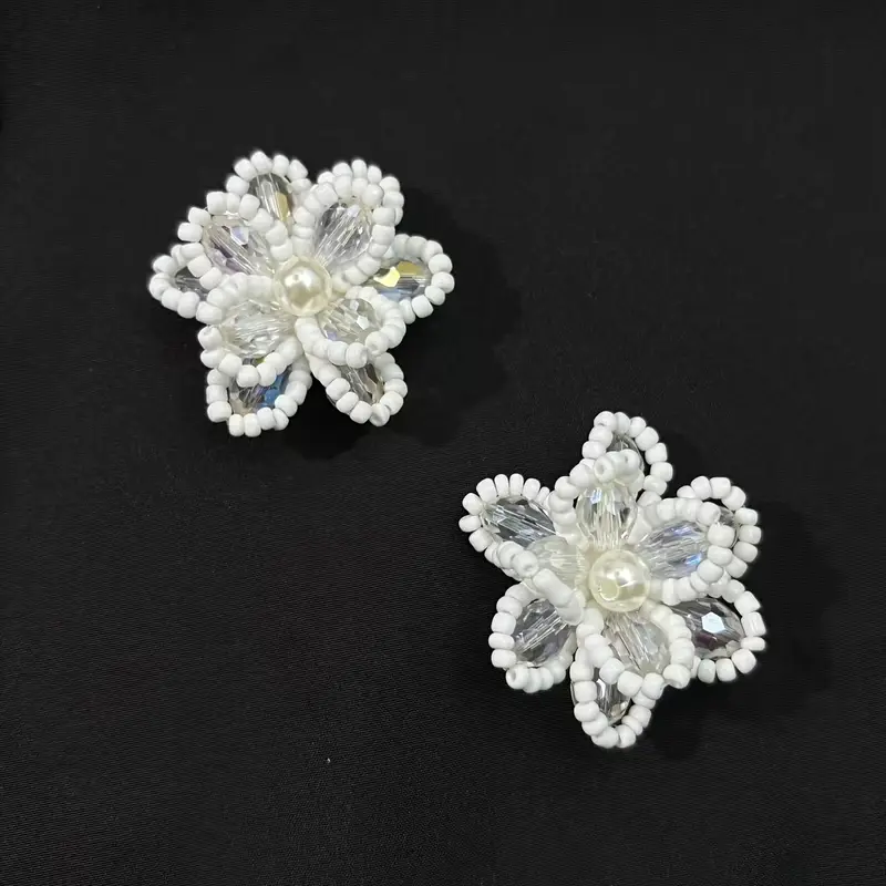 Krycí knoflík Bílý květ