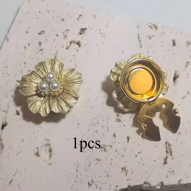 Krycí knoflík Stříbrný květ s perlami - Barva: Zlatá