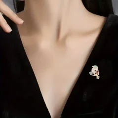 Brož Ptáček s krystaly