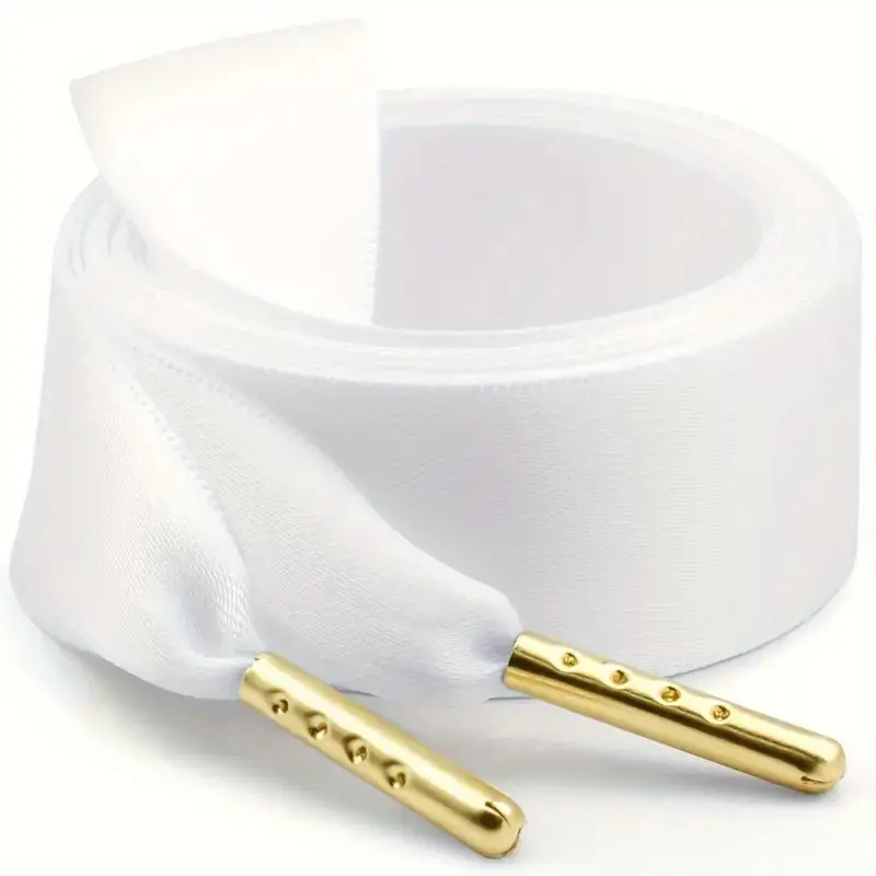 Saténové tkaničky se zlatými koncovkami