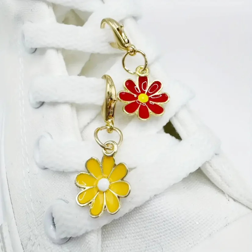 Přívěsky na tkaničky barevné kytičky