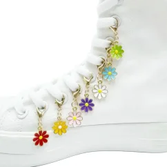 Přívěsky na tkaničky barevné kytičky