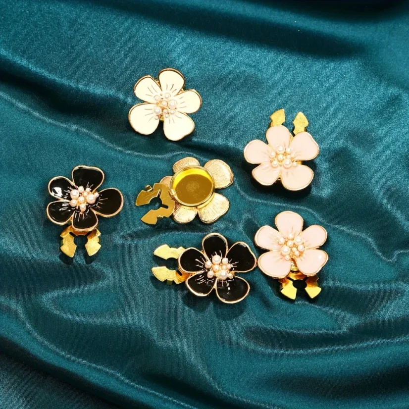 Krycí knoflík Květ s perlami