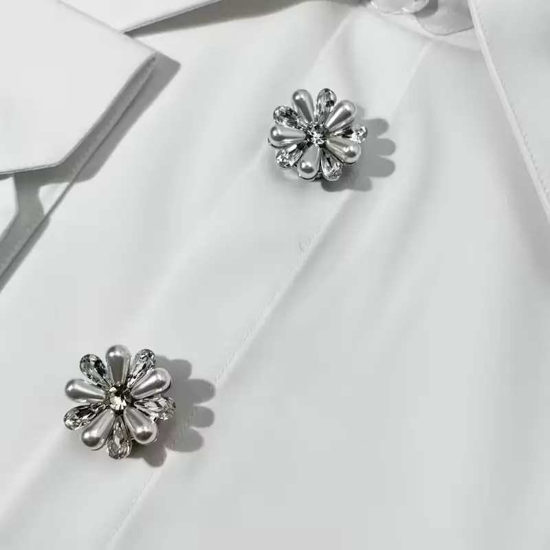 Krycí knoflík Stříbrný květ