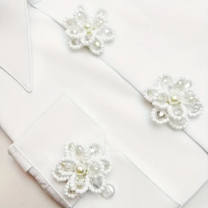 Krycí knoflík Bílý květ