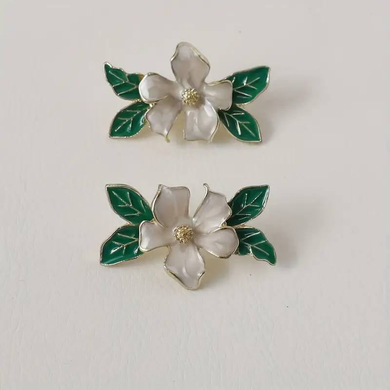 Květinové ozdoby na tkaničky