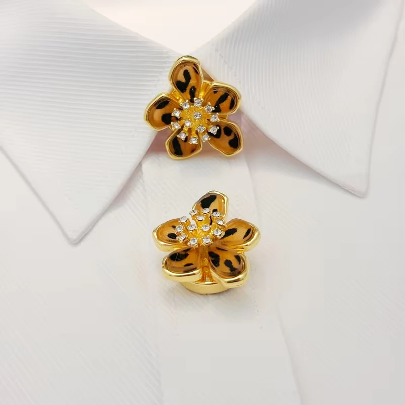 Krycí knoflík s leopardím vzorem