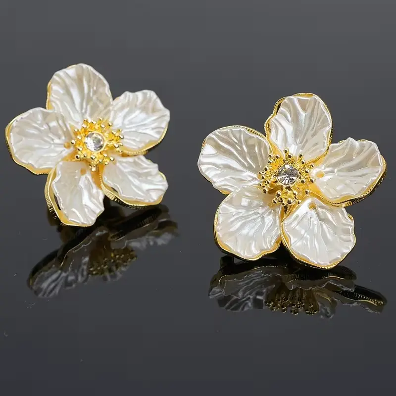 Krycí knoflík Perleťový květ