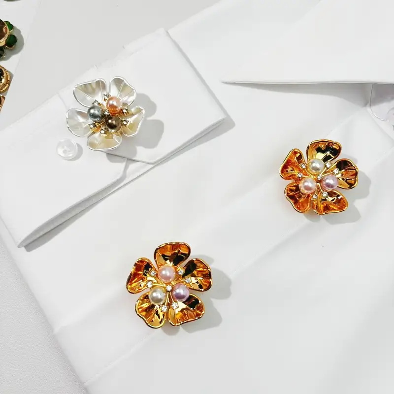 Krycí knoflík Zlatá květina