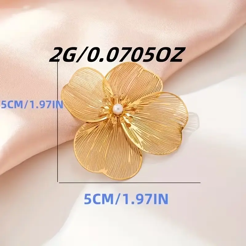 Zlatá květinová brož s perličkou