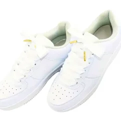 Saténové tkaničky se zlatými koncovkami